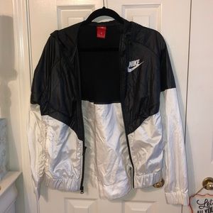 nike wind breaker